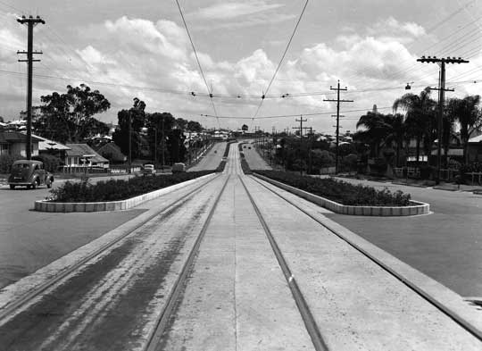A Chermside tramcar running along Gympie Road. Image: http://www.chermsidedistrict.org.au/
