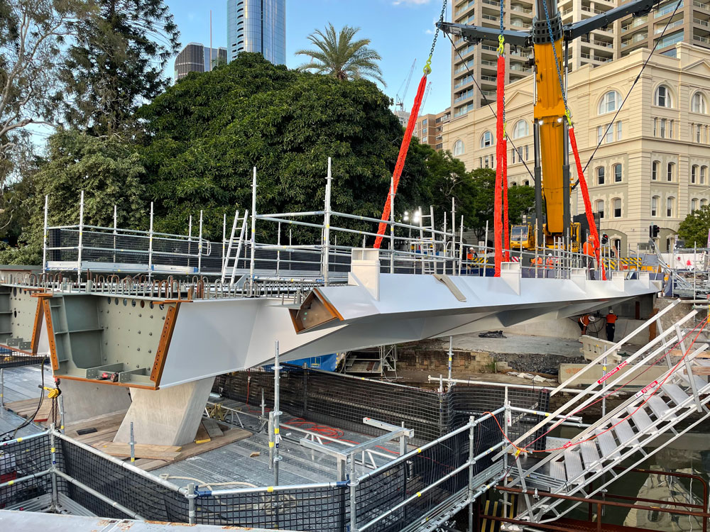 Kangaroo Point bridge span installation